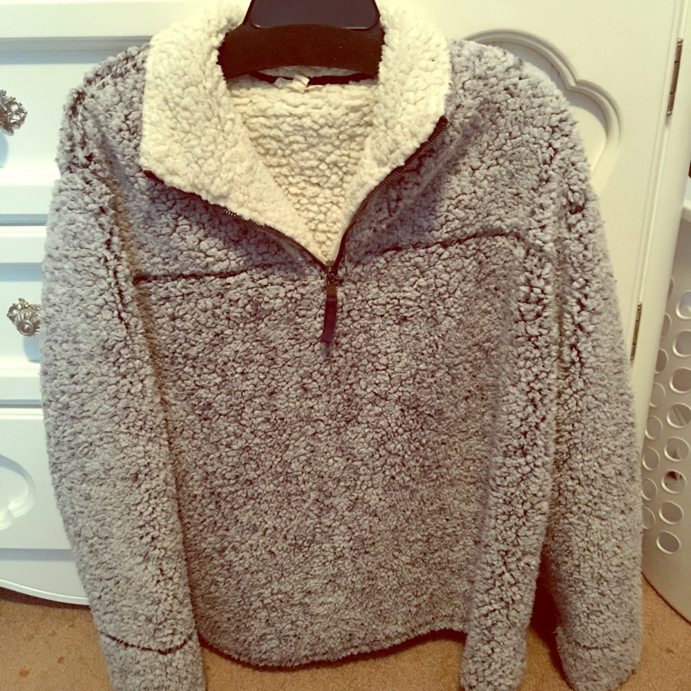 Cute and comfortable Sherpa😊😊
